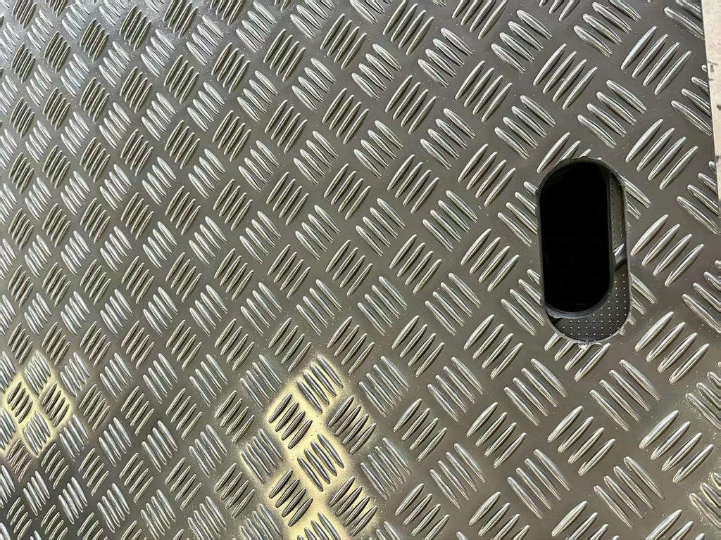 Metallic diamond plate pattern with a central hole HDPE ROAD MATS 3