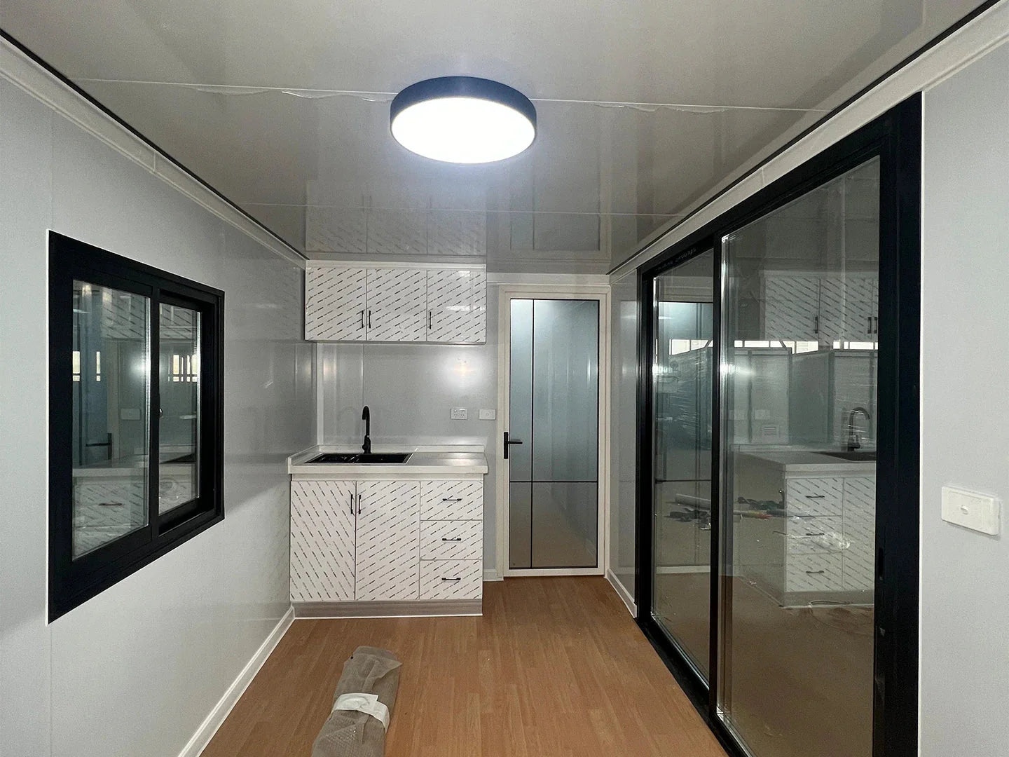 Studio 20ft integral prefabricated house 2200*5900*2480 - Efumily International